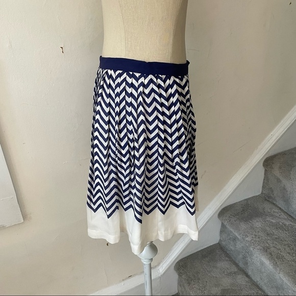 Joie Dark Navy Chevron Striped Silk Lined Short Joney Skirt EUC Sz S 1609-SK1062 - Picture 5 of 9
